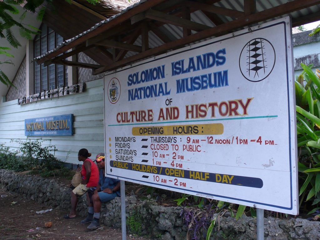 町の中心にあるソロモン諸島国立博物館には、歴史や民族についての展示が並んでいます