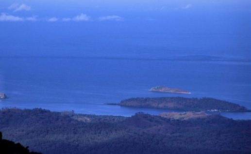 ポートモレスビー郊外のバリラタ国立公園を訪れるツアーです。公園の展望ポイントから眺める海、途中に観光する「ロウナ大滝」など、パプアニューギニアの雄大な自然の景色をお楽しみいただけます