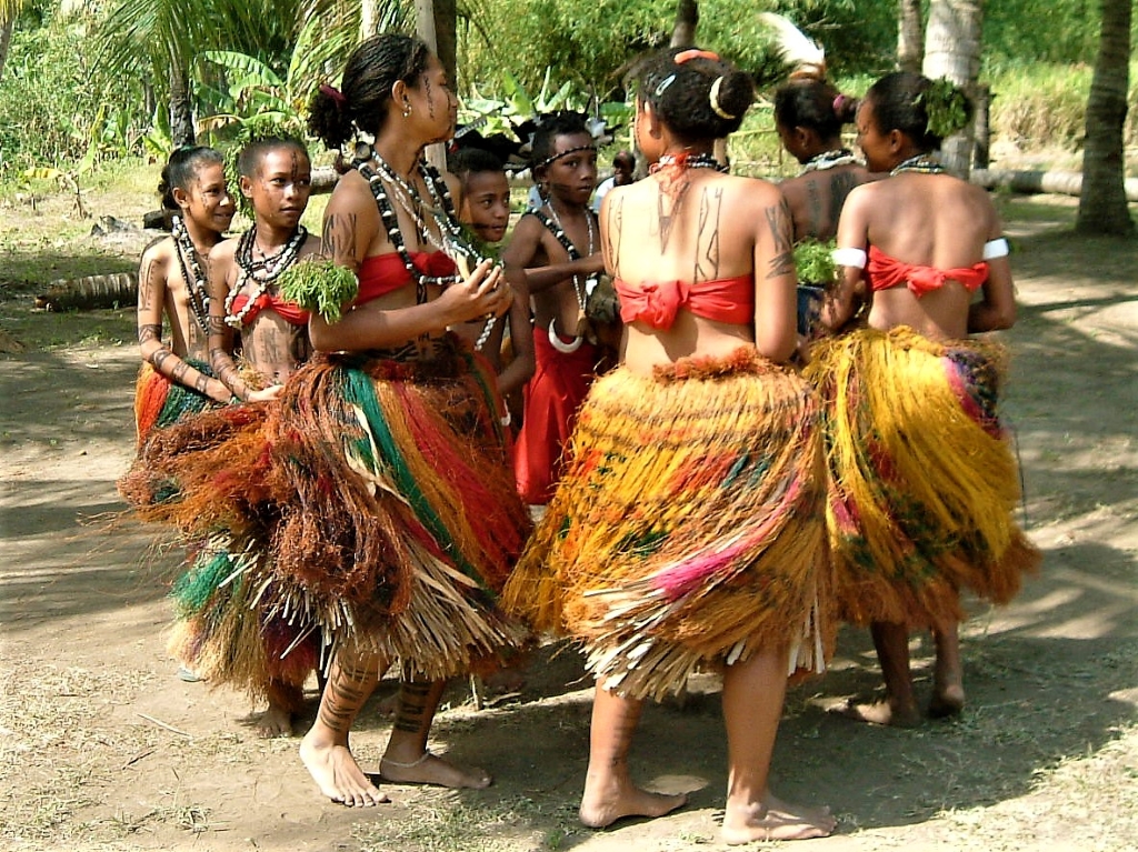 モツ族のシンシン（民族舞踏）、学校でも授業で踊りを習っています